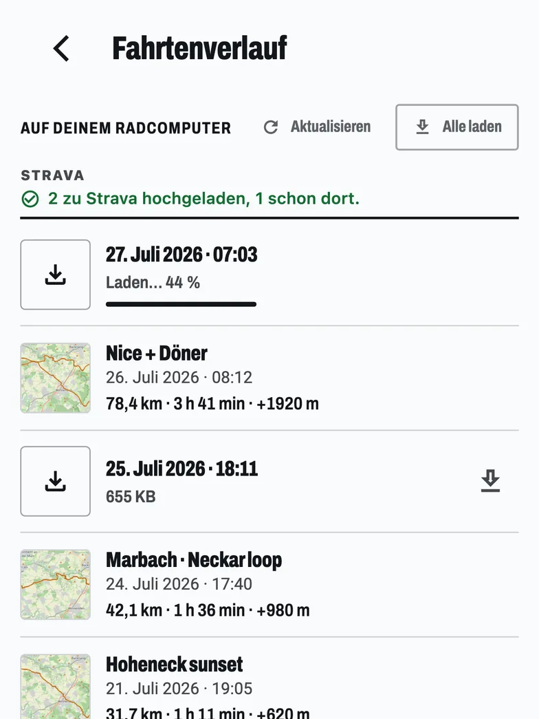 Fahrtenverlauf: Fahrten, die noch auf dem Radcomputer liegen, mit einem Button „Alle herunterladen“ und dem Hinweis, dass zwei zu Strava hochgeladen wurden und eine schon dort war.